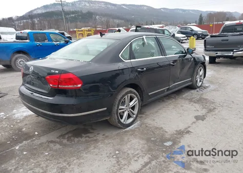 2015 Volkswagen Passat 2.0L Tdi Se z USA, uszkodzony, nr VIN 1VWBV7A34FC104202